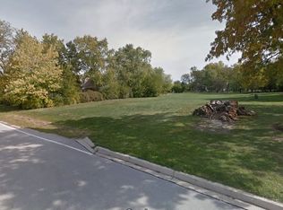 5S255 Middle Rd, Naperville, IL 60563