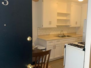 6128 De Longpre Ave, Los Angeles, CA 90028