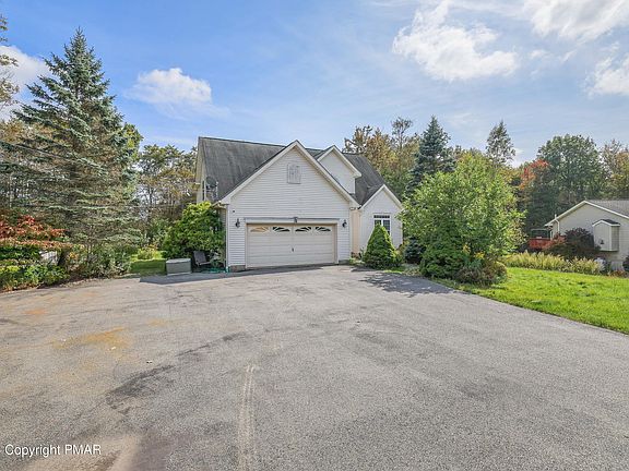 3rd image of 3228 Sussex Dr