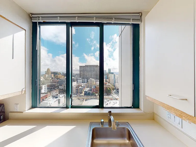 Trinity Towers Apartments — Photo 25
