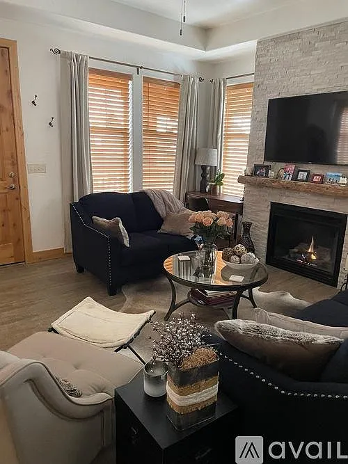 1618 Redstone Ave — Photo 2