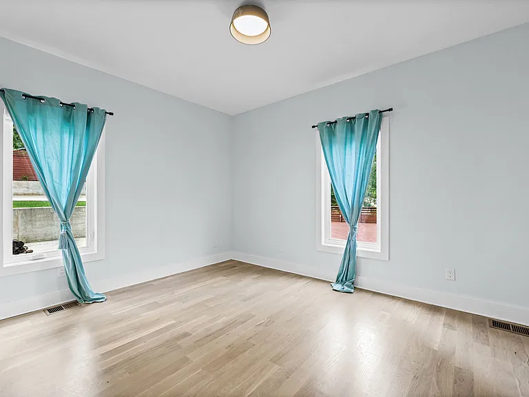 2045 Glenwood Ave SE — Photo 10