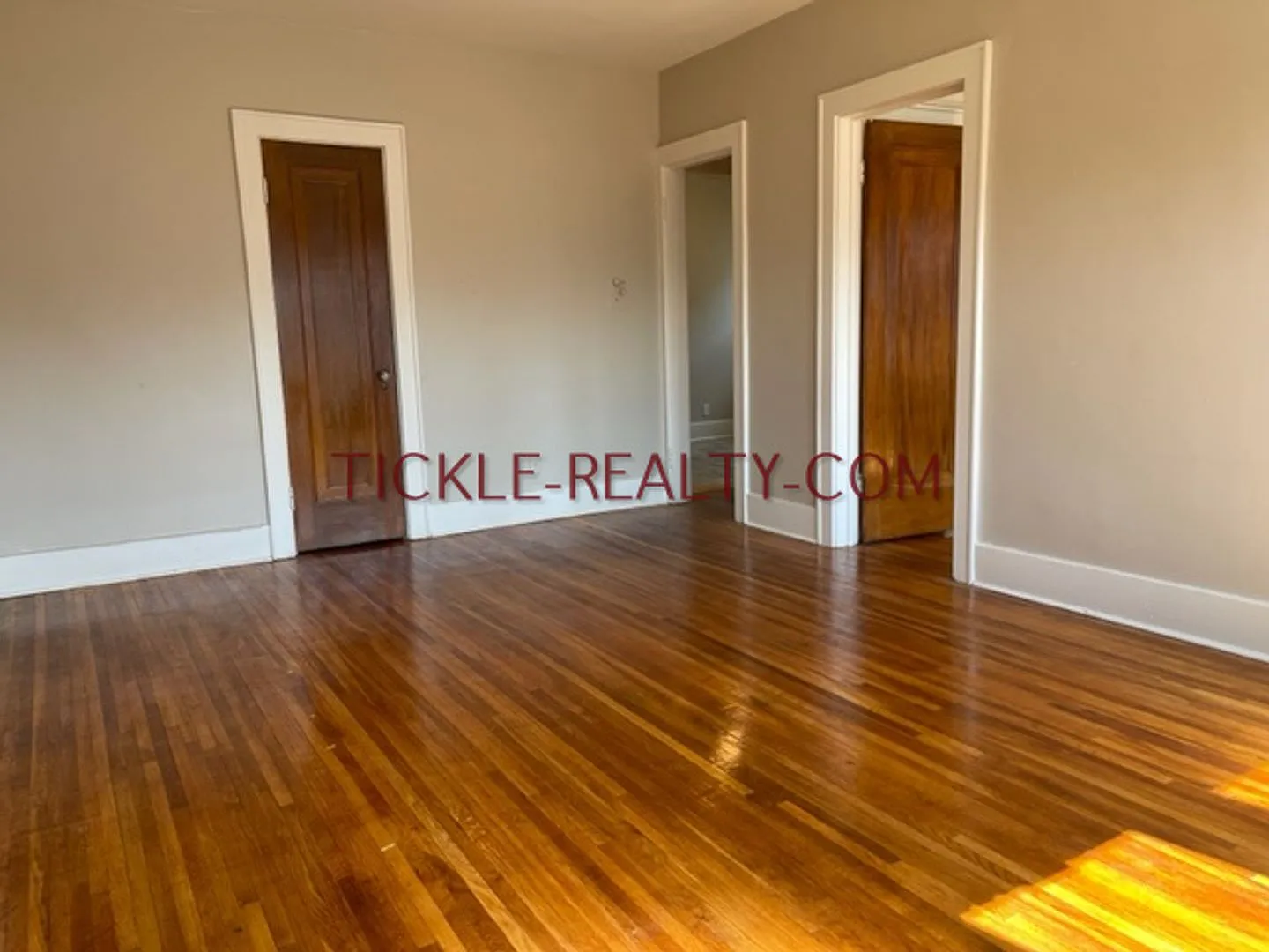 Upper Monroe - All Utilities Included — Photo 4