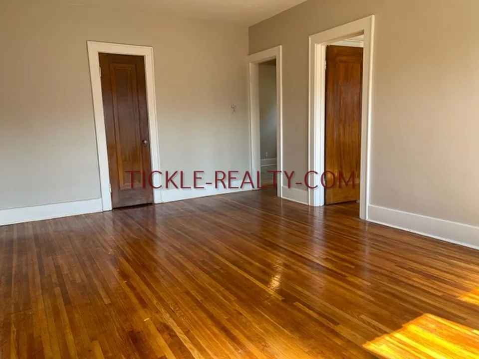 Upper Monroe - All Utilities Included