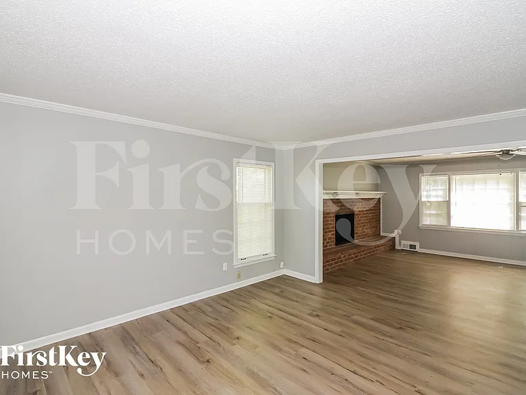 3066 Circle Gate Dr — Photo 2