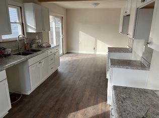 2620 W 8th St, Waterloo, IA 50702