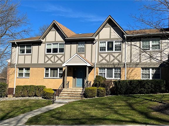 2nd image of 110 Yorkshire Dr APT Y10