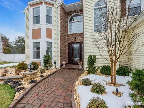 6 Johnny Dr, Farmingdale, NJ 07727