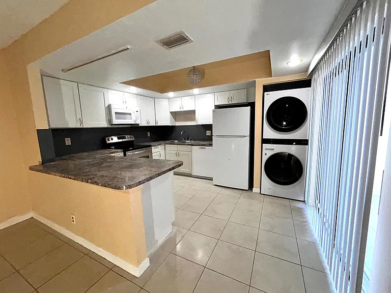 11983 Shakerwood Ln — Photo 6