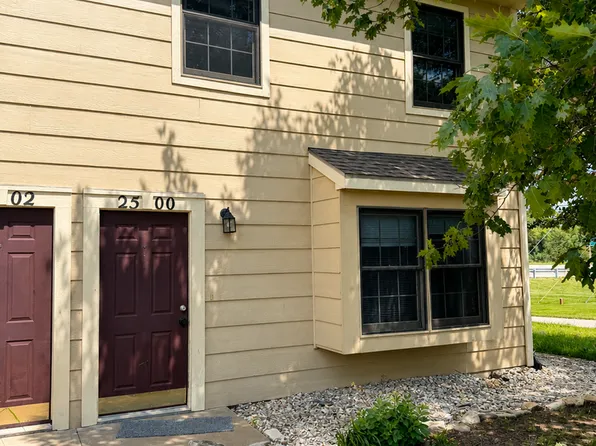 2500 Candle Crest Cir, Manhattan, KS 66503