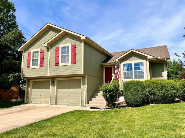 1202 Rolling Dr, Greenwood, MO 64034