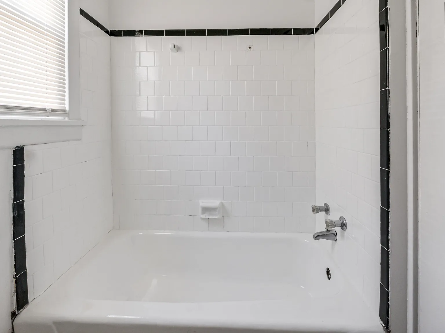 4 bed, 3.5 bath, 3000 sqft, $719 — Photo 4