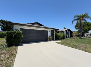 708 SE 11th Pl, Cape Coral, FL 33990