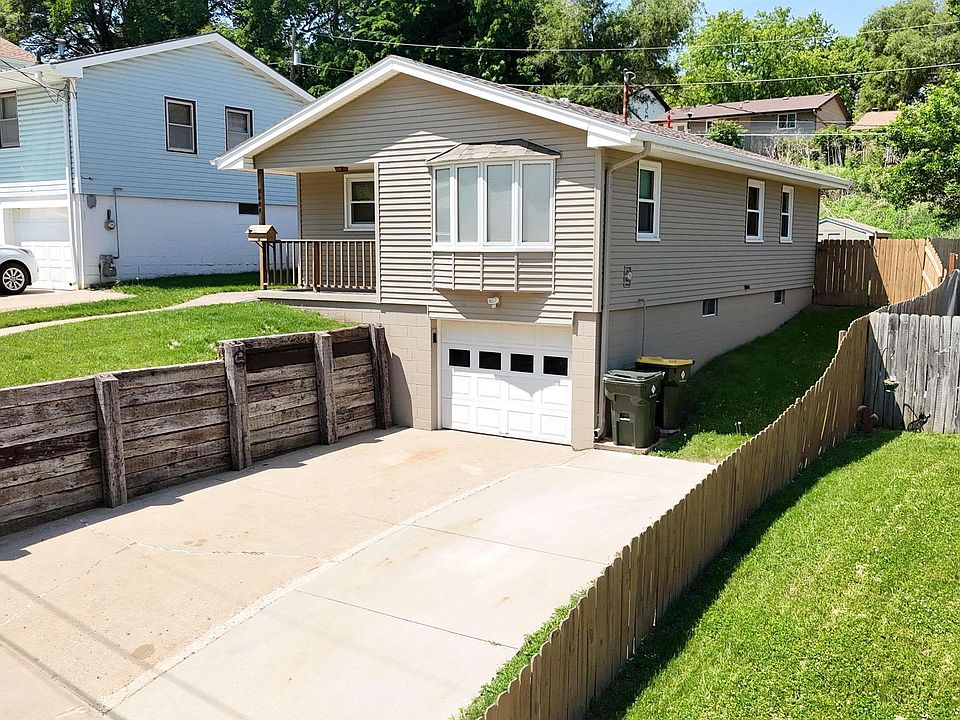 1st image of 2625 S Helen St