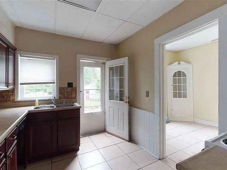 3213 Broadway Ave — Photo 20