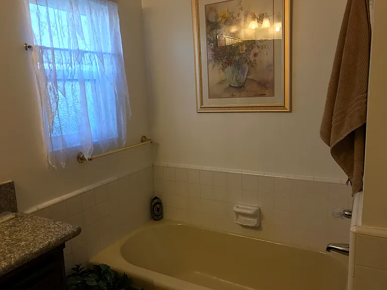4638 Blackthorne Ave — Photo 34