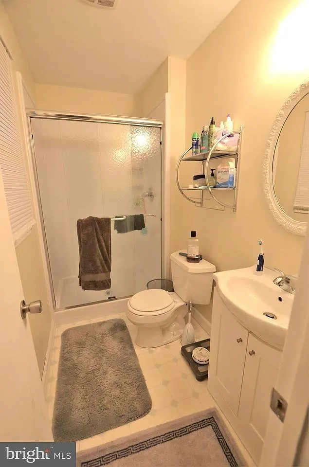 4 bed, 2800 sqft, $4,100 — Photo 4