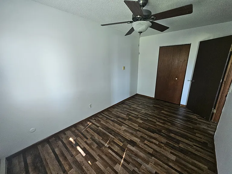 1097 Oakview Dr — Photo 15