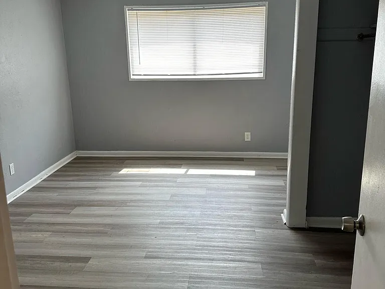 1921 Oxford Cir #2 — Photo 10