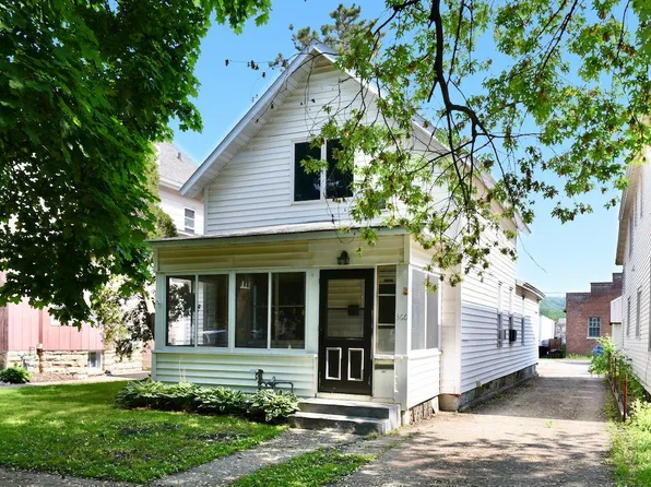 366 W 4th St, Winona, MN 55987