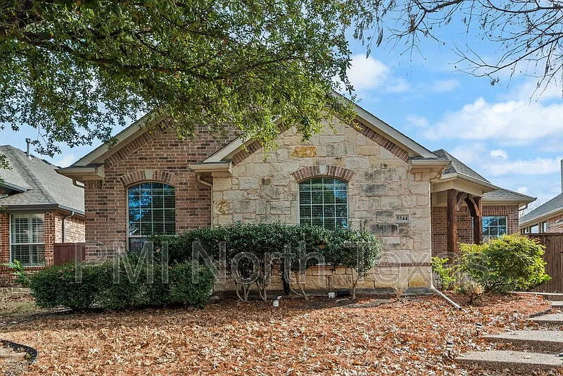 3 bed, 2.0 bath, 2103 sqft, $2,850 — Photo 2