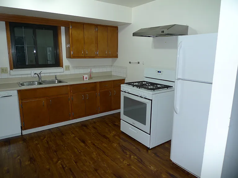 1097 Highland St — Photo 1