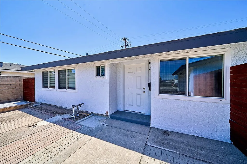 3 bed, 1852 sqft, $4,100 — Photo 2