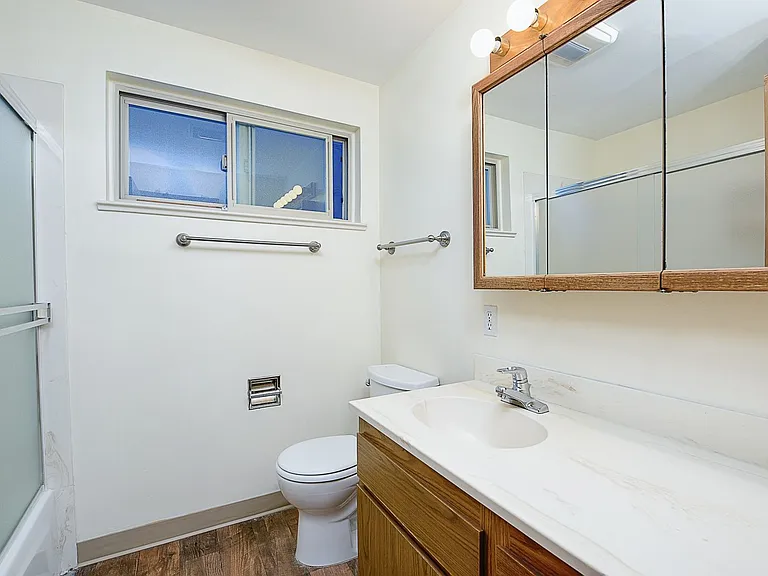 2707 Franklin Ave E — Photo 31
