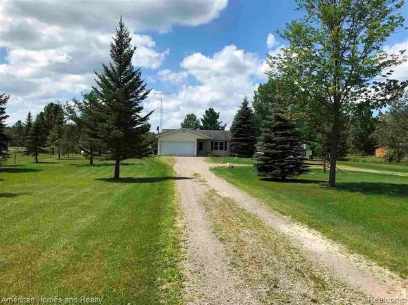 1164 S McArdle Rd, Tawas City, MI 48763