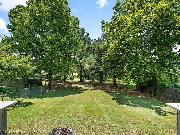4th image of 403 Crestview Dr