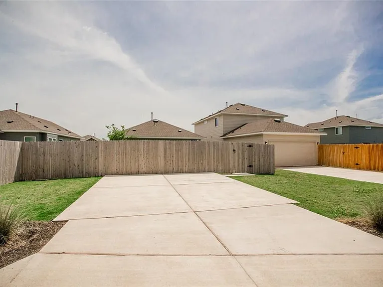 242 Mossycup Dr — Photo 37