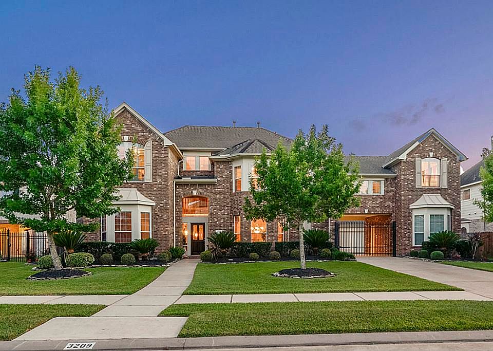 1st image of 3209 Duchess Park Ln