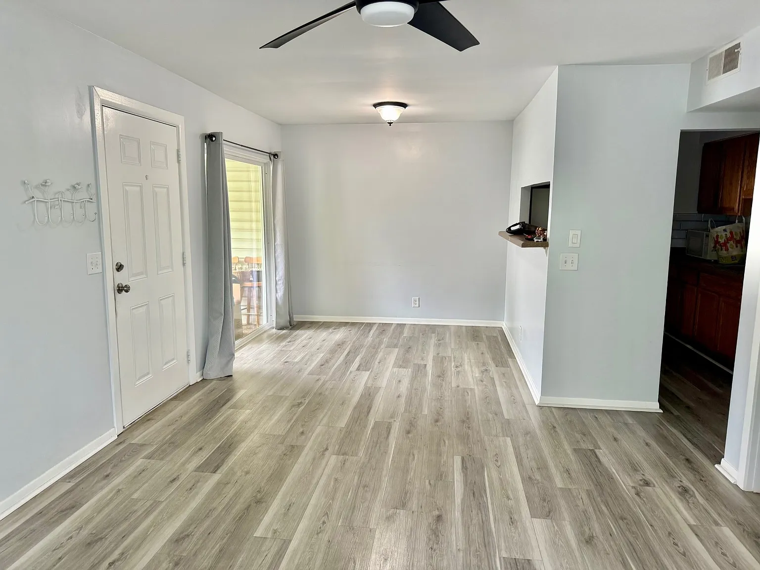 2 bed, 917 sqft, $1,700 — Photo 3