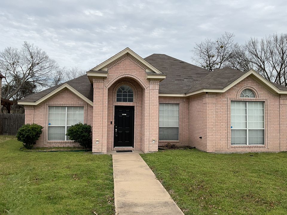 1st image of 1400 Estate Ln