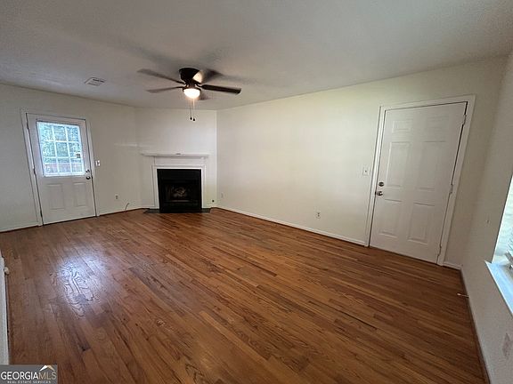 4th image of 745 Country Manor Way