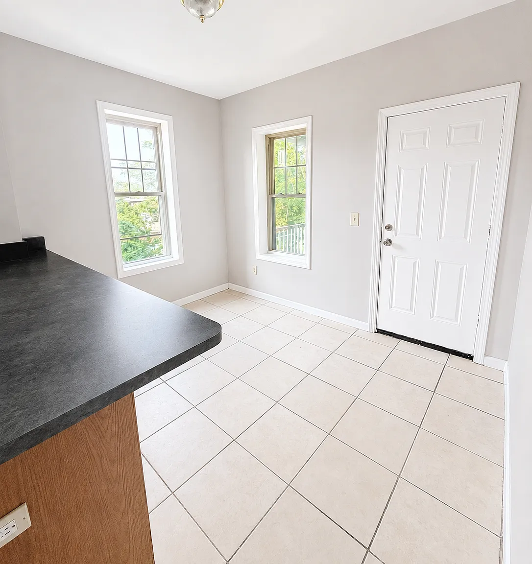3 bed, 1300 sqft, $1,750 — Photo 3