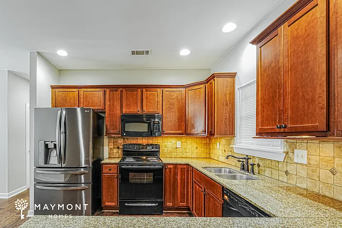 245 Hathaway Ln — Photo 7