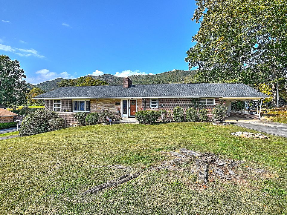 1st image of 304 Greenwood Dr