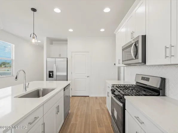 9859 N Solstice Ave, Tucson, AZ 85743