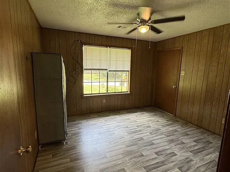 2113 Meadowview Cir — Photo 10