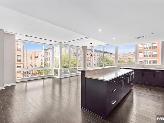 4th image of 1100 Maxwell Lane #433