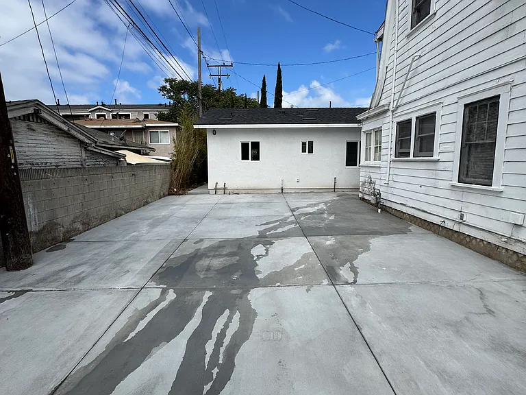 1525 Redondo Ave #D — Photo 6