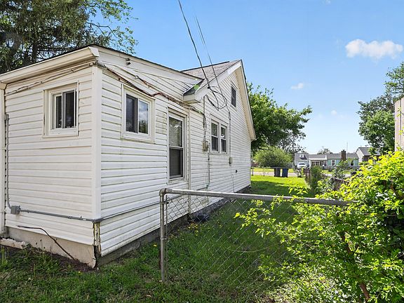 4th image of 668 Erickson Ave