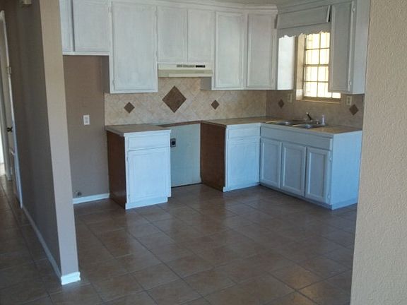 3rd image of 203 W San Diego St