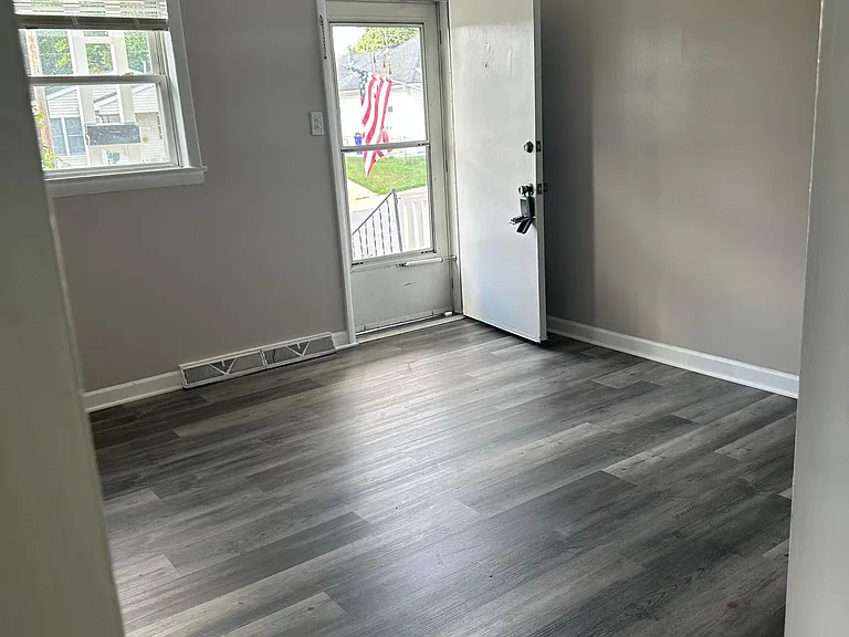 1106 W Church St — Photo 2