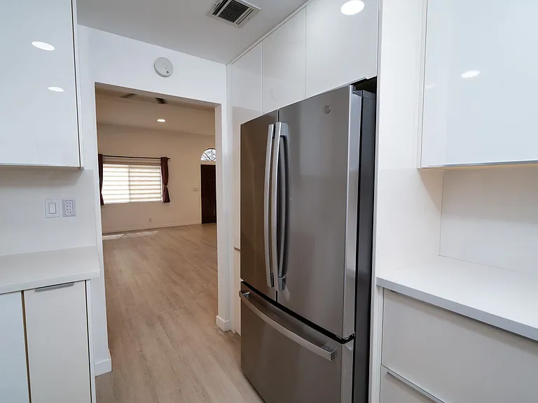 525 N Alhambra Ave #C — Photo 10