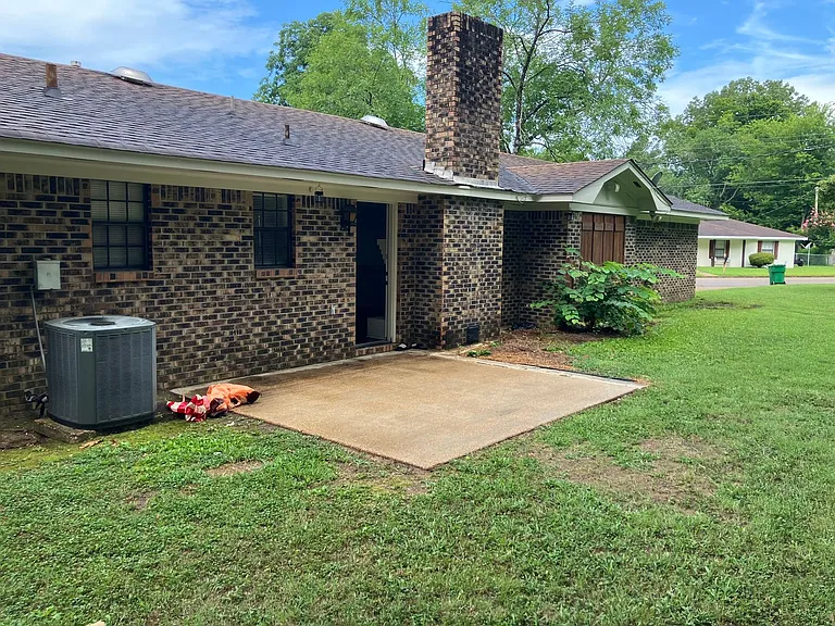 2310 Redbud Ln — Photo 11