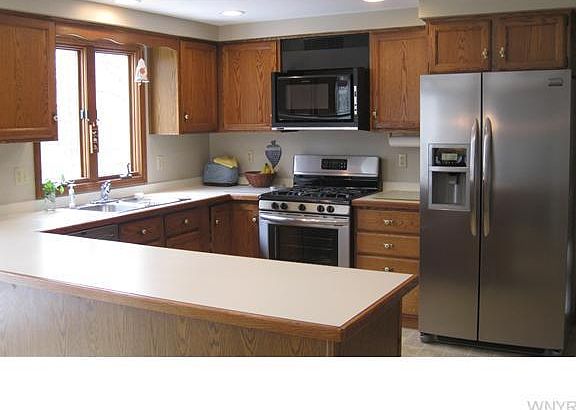 3rd image of 15 Squire Dr