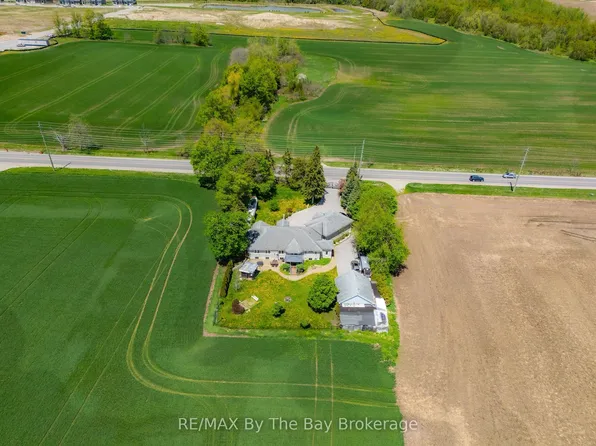2569 Lockhart Rd, Innisfil, ON L9S 3G2