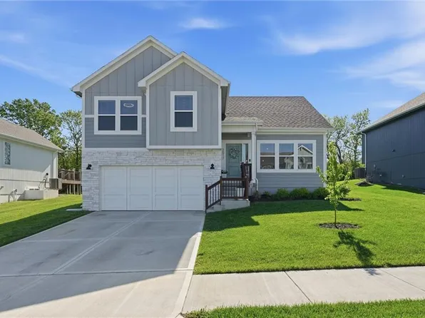 3517 SE Corbin Dr, Lees Summit, MO 64082